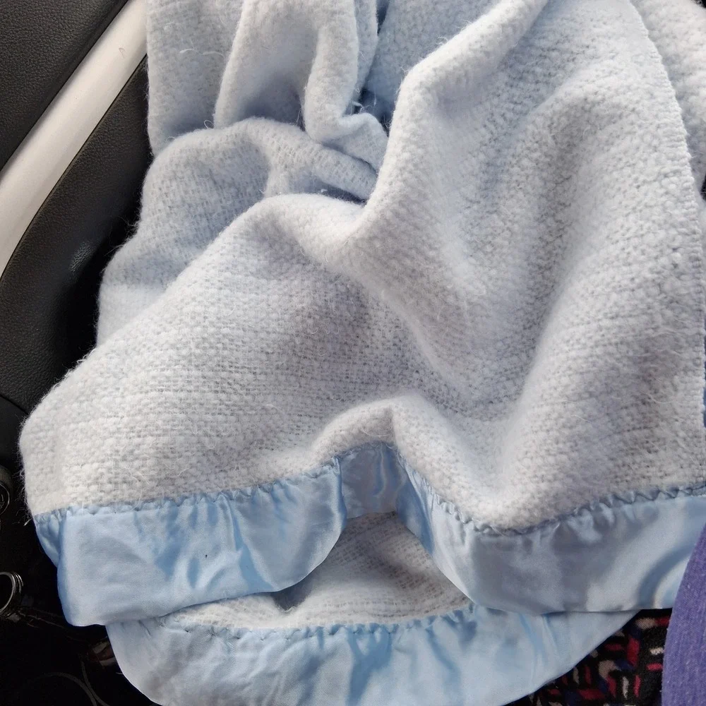 Vintage Cannon Woven Soft Blanket Sky Baby Blue Satin Trim Twin Full Lovely USA